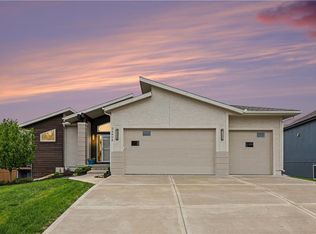 24808 W 88th Ter, Lenexa, KS 66227