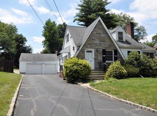 17 Lee Rd, Livingston, NJ 07039