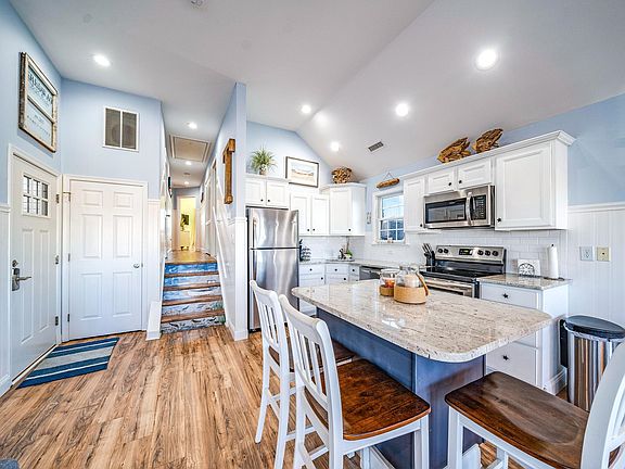 4th image of 5138 West Ave #2