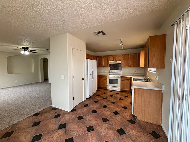 3550 W Trevor Dr — Photo 5