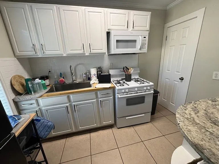 4284 Oxford Ave #101 — Photo 1