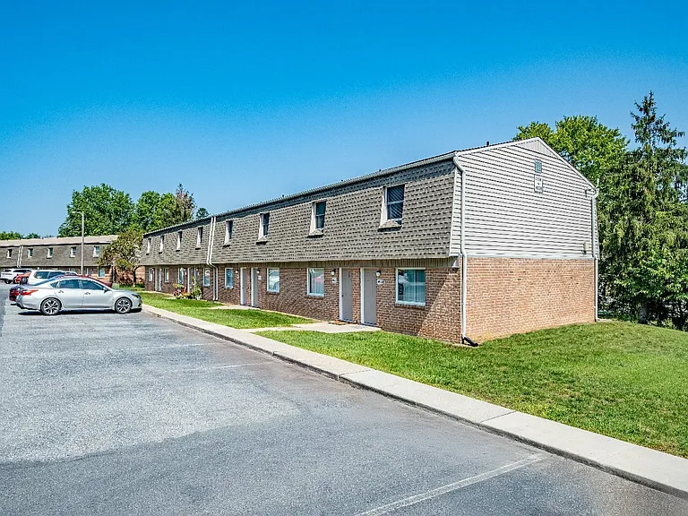 Colonial Glen — Photo 8