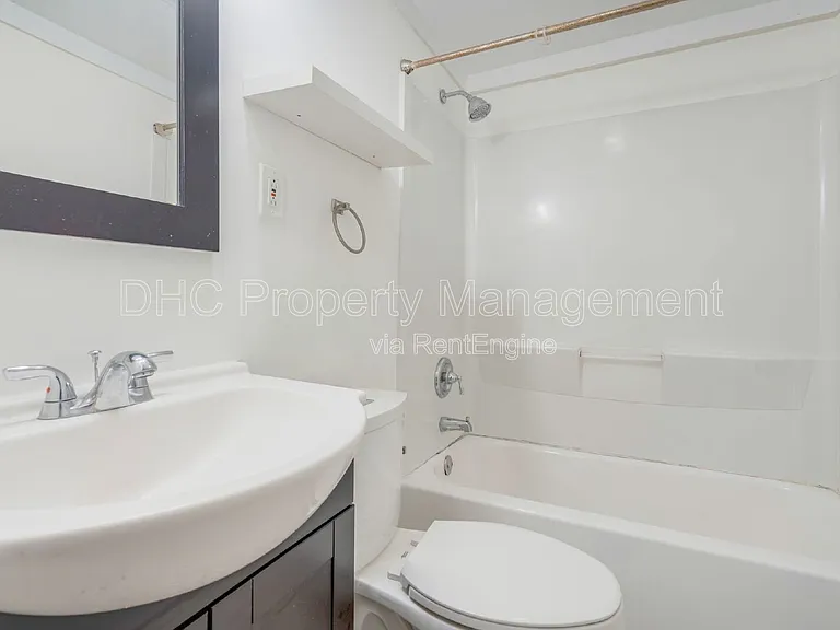 1225 Euclid Ave NE #A — Photo 6