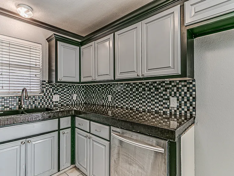 323 Potomac Dr — Photo 20