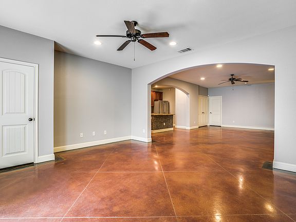 2nd image of 2710 Lubbock Ave #2710