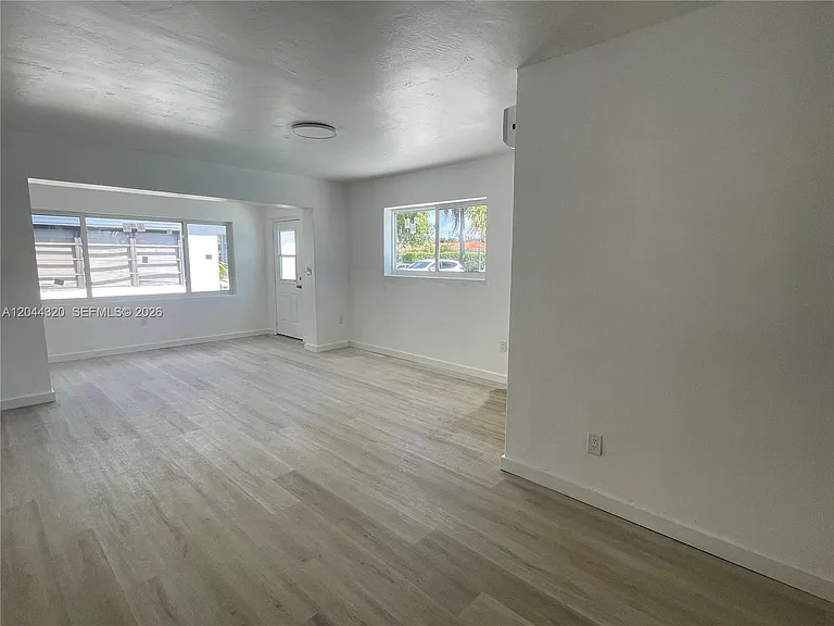 2120 Biarritz Dr #1 — Photo 9