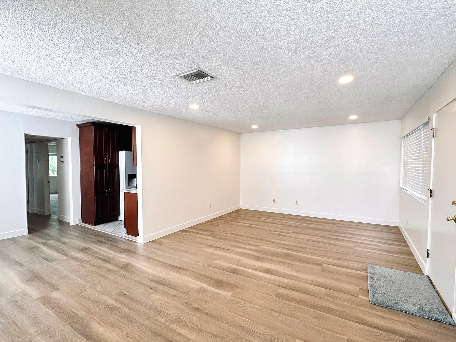 2 bed, 1019 sqft, $3,000 — Photo 3