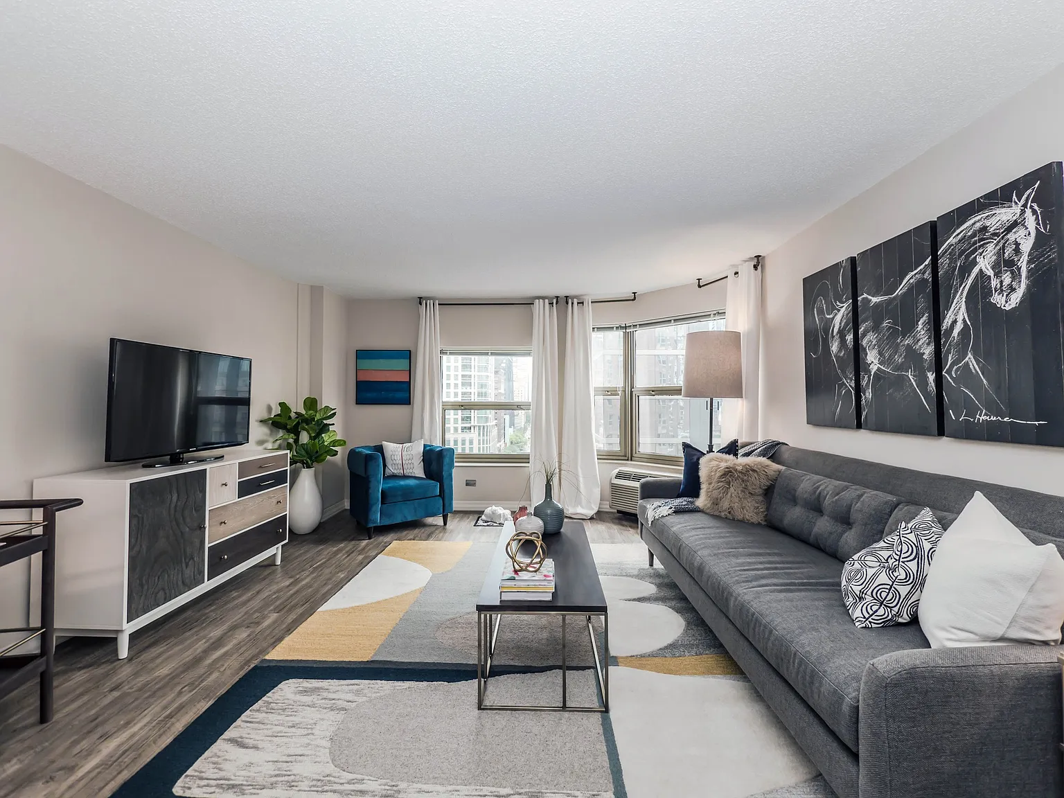 1 bed, 655 sqft, $2,591 — Photo 3