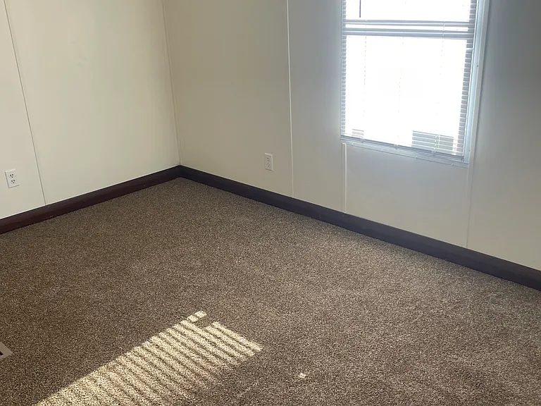 302 Lee St — Photo 8