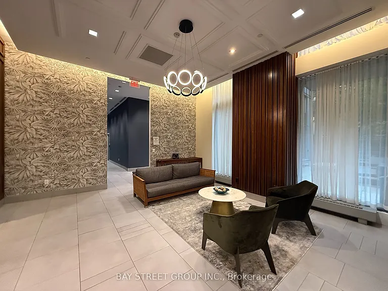775 King St W #418 — Photo 15