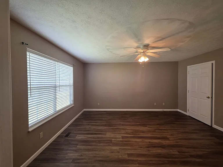 1012 Willow Creek Cir — Photo 16