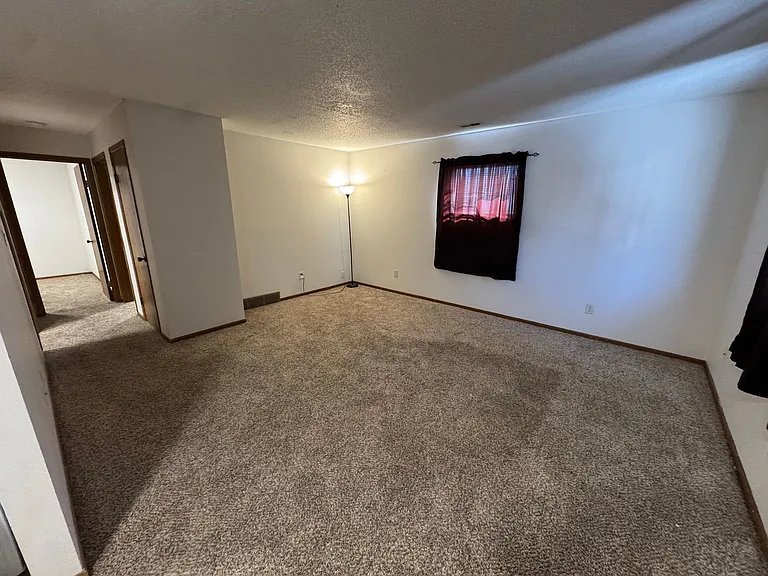 1615 Knollcrest Dr — Photo 5
