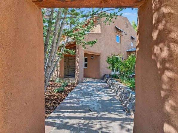 224 Simpson Lane, Taos, NM 87571