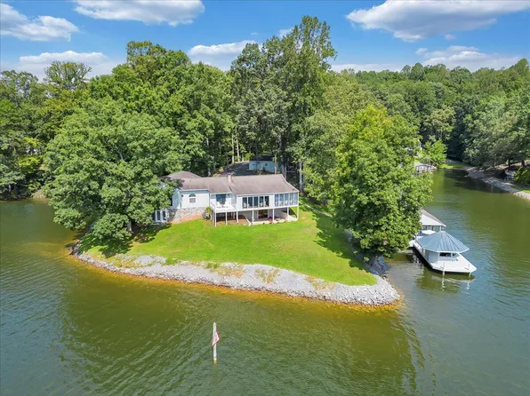 1220 Little Brook Ln, Goodview, VA 24095