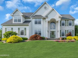 11 Canterbury Way, Farmingdale, NJ 07727