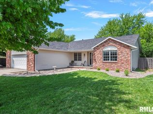 1213 Sugar Tree Ct, Chatham, IL 62629
