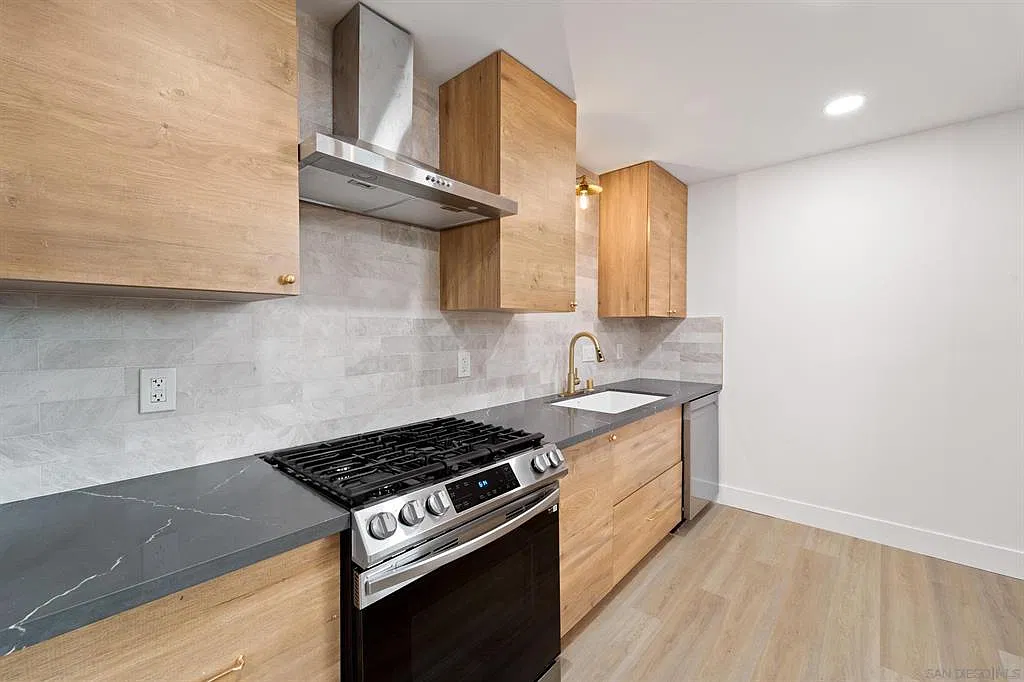 2 bed, 700 sqft, $2,750 — Photo 3