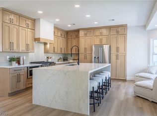 8016 Golfers Oasis Dr, Las Vegas, NV 89149