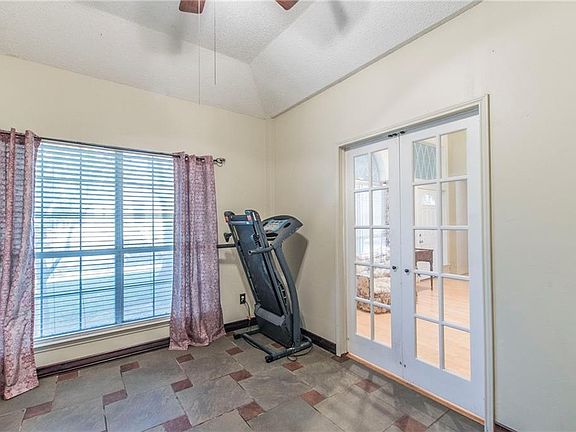 4th image of 2210 Wren Ln