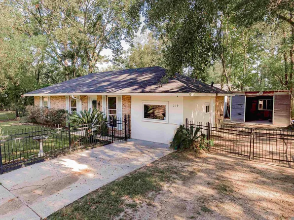 219 Hazelnut St, Denham Springs, LA 70726