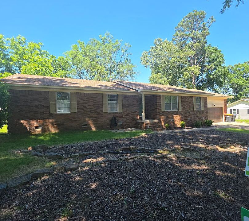 1st image of 1810 W 3rd Ct