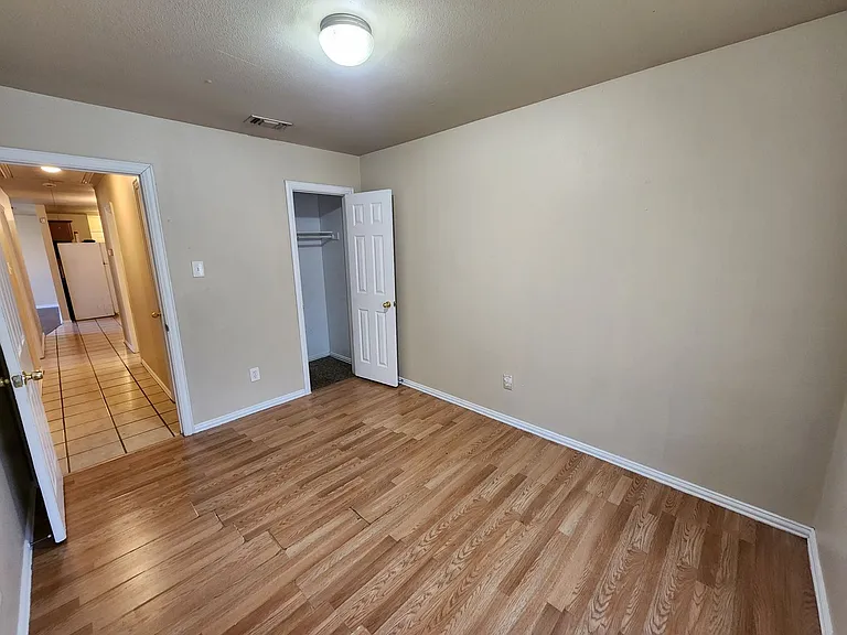 939 Baker St — Photo 10