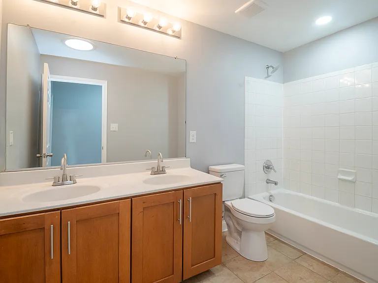 415 N Kenwood Ave — Photo 18