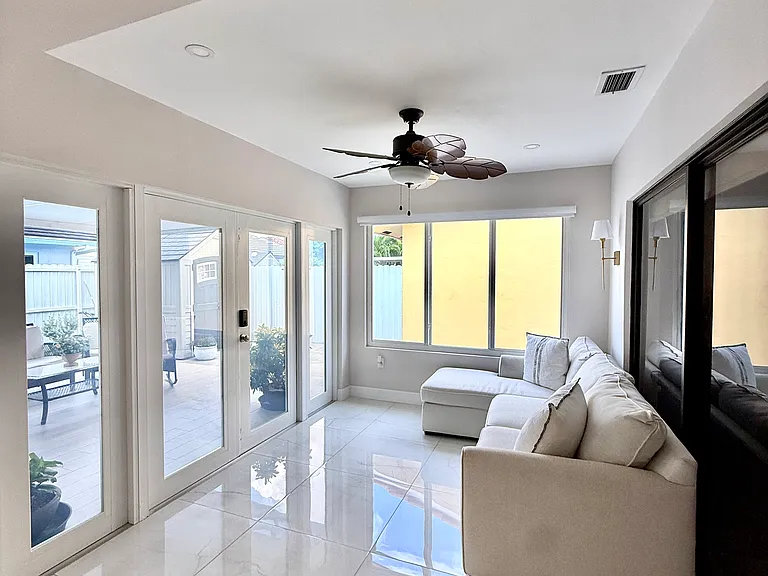 14333 SW 52nd St — Photo 14
