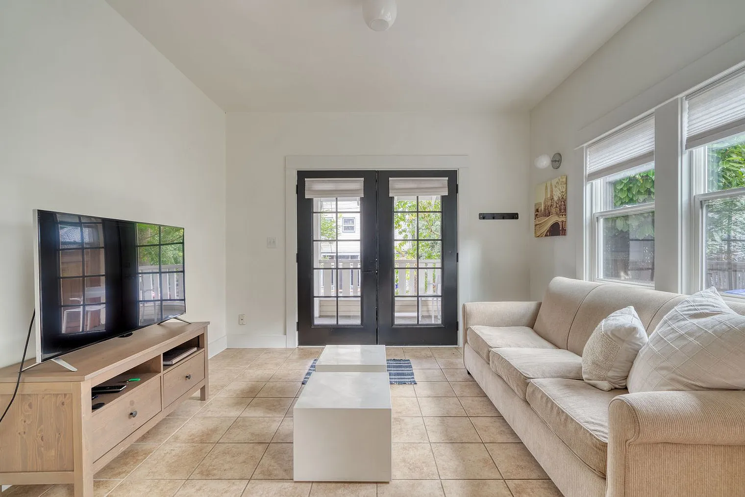 2 bed, 2.0 bath, 742 sqft, $3,867 — Photo 2