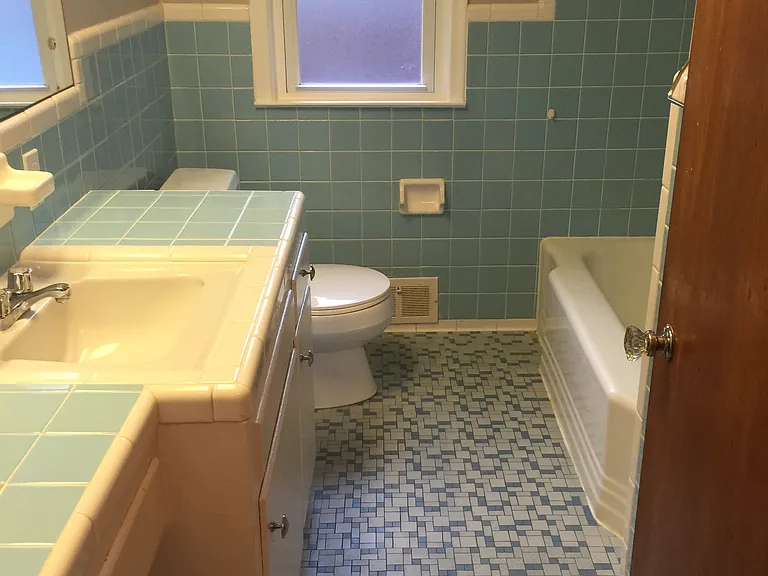 429 E Jarvis Ave — Photo 24