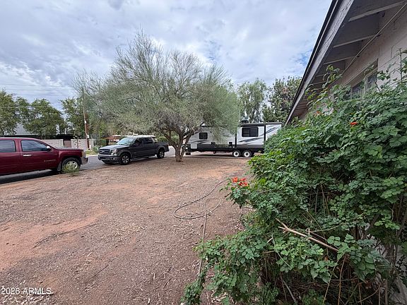 2nd image of 4713 E DEVONSHIRE Avenue