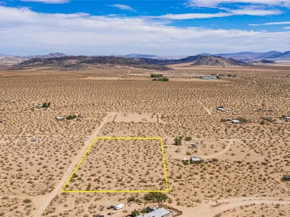 555 Golden Slipper Ln, Landers, CA 92285