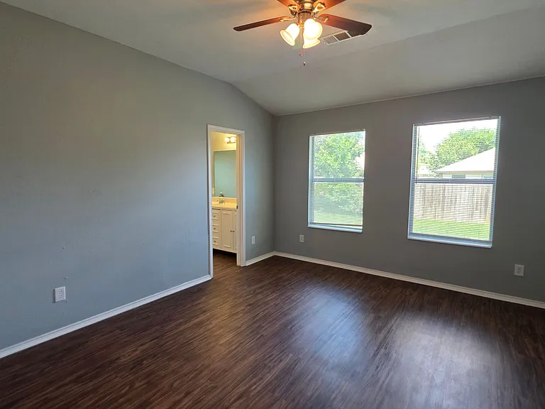 5820 Show Master Ln — Photo 11