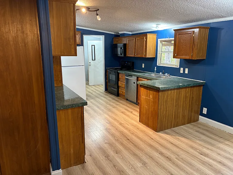 329 Hollybrook Ln — Photo 10