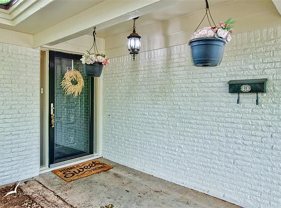 2nd image of 2032 Sylvan Dr