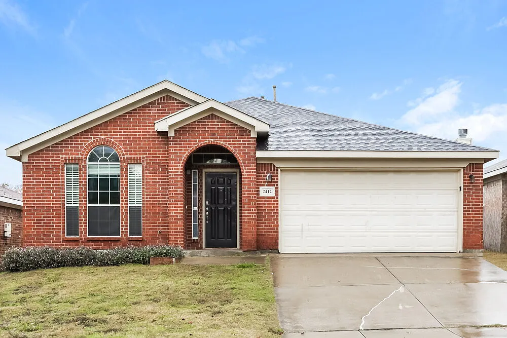 4 bed, 2.0 bath, 1872 sqft, $2,010 — Photo 1