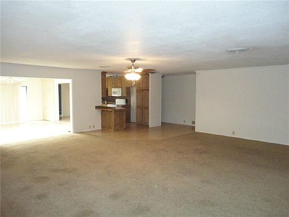 2nd image of 20 Robinhood Dr