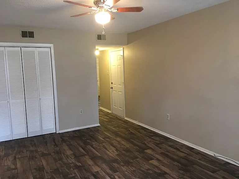 1714 Marilyn Dr — Photo 2