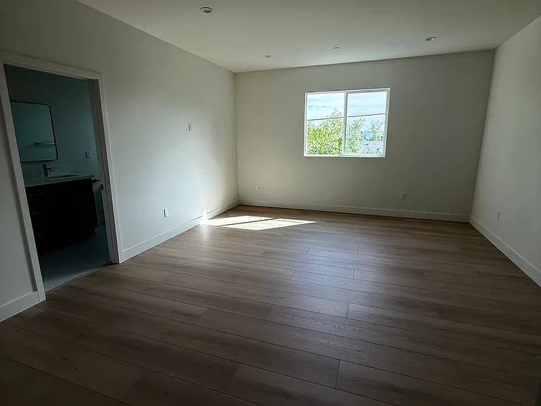 12230 1/2 Crewe St — Photo 11