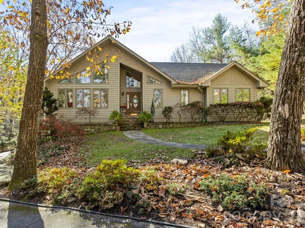 231 Greenleaf Dr, Flat Rock, NC 28731