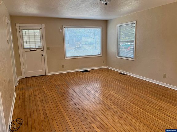 2nd image of 220 7th Ave SE