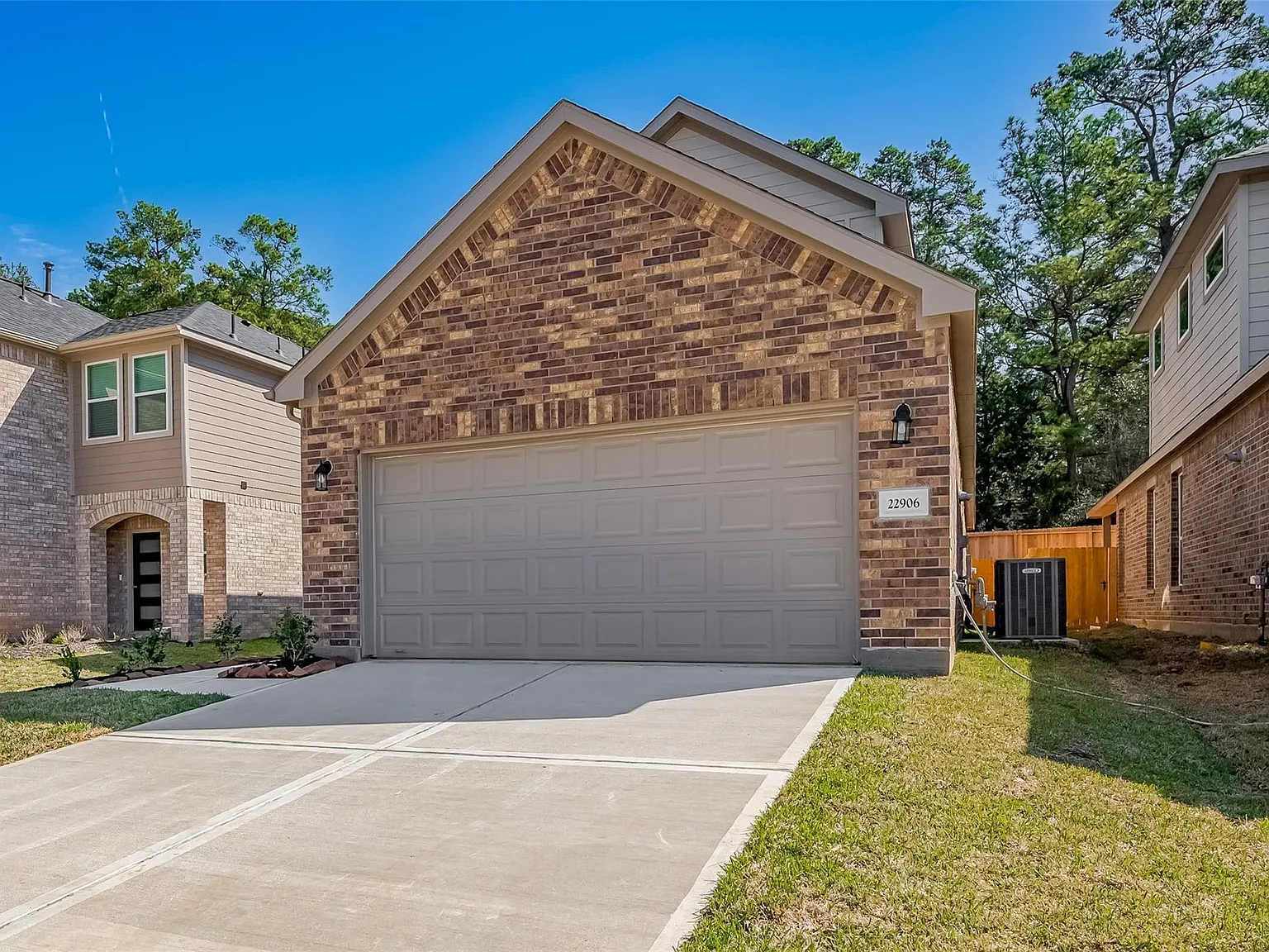 3 bed, 2.5 bath, 2562 sqft, $2,500 — Photo 3