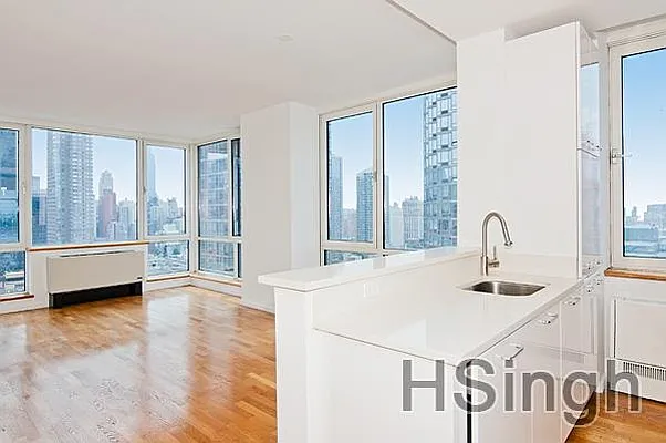 Sold by R New York | media 1