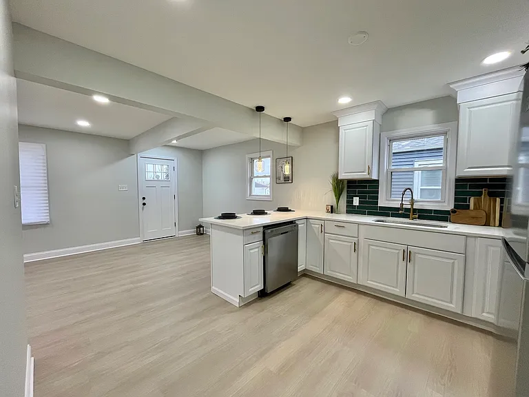 480 W 23rd Ave — Photo 4