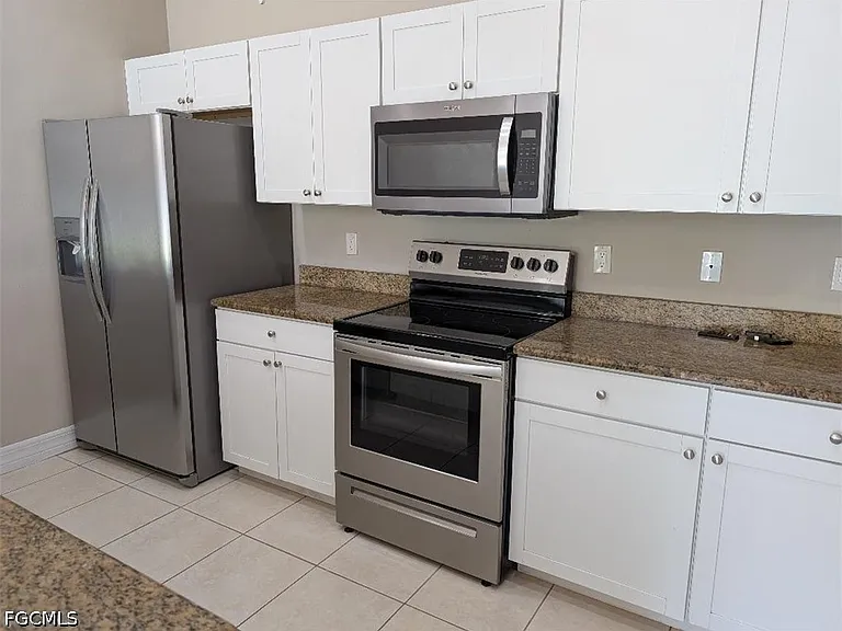 4409 SW 8th Ct — Photo 3