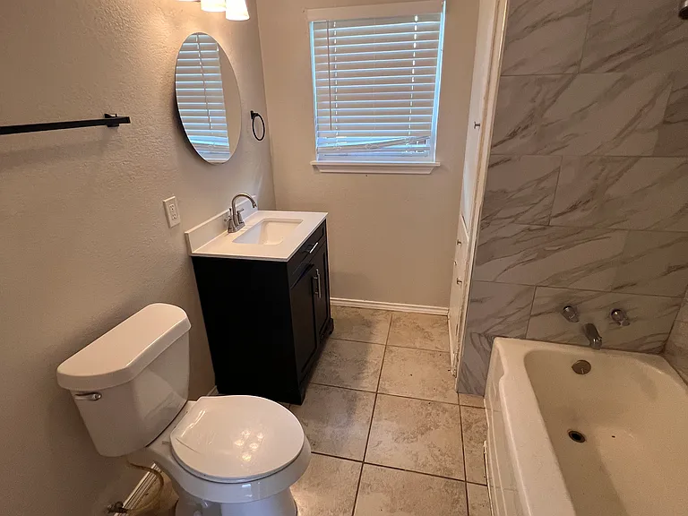 1115 S Beckley Ave #F — Photo 8