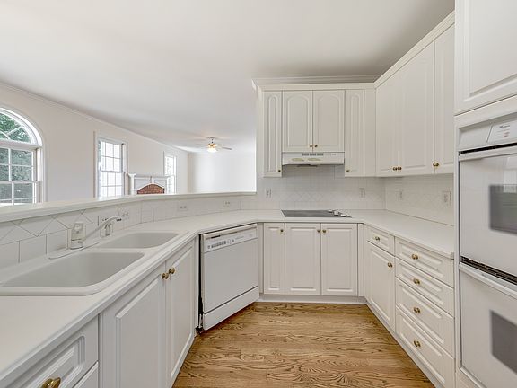 4th image of 375 Bridgebrook Ln SW