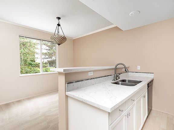 5th image of 25235 SE Klahanie Blvd APT N201