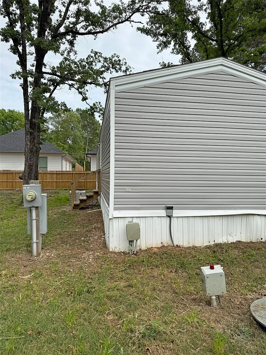Building Photo - 211 Antilles Dr