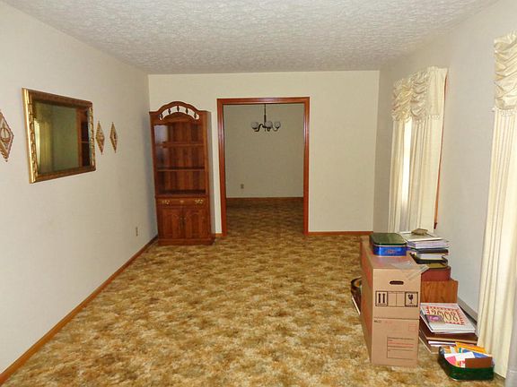 4th image of 227 Brier Hill Ln